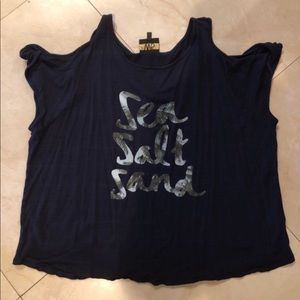 Women’s shirt size large